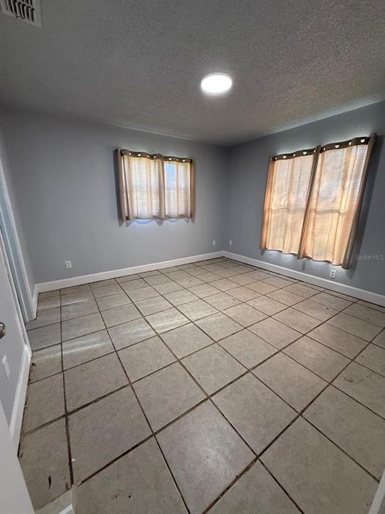 For Rent: $1,950 (3 beds, 2 baths, 1104 Square Feet)