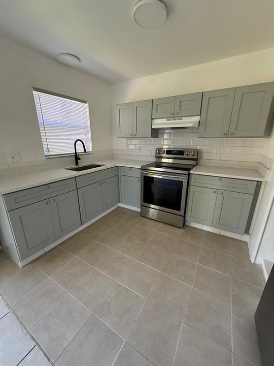 For Rent: $1,950 (3 beds, 2 baths, 1104 Square Feet)