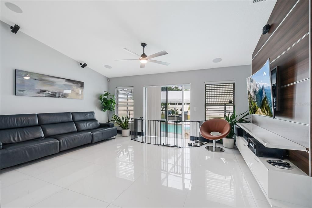 En Venta: $395,500 (4 camas, 2 baños, 1770 Pies cuadrados)