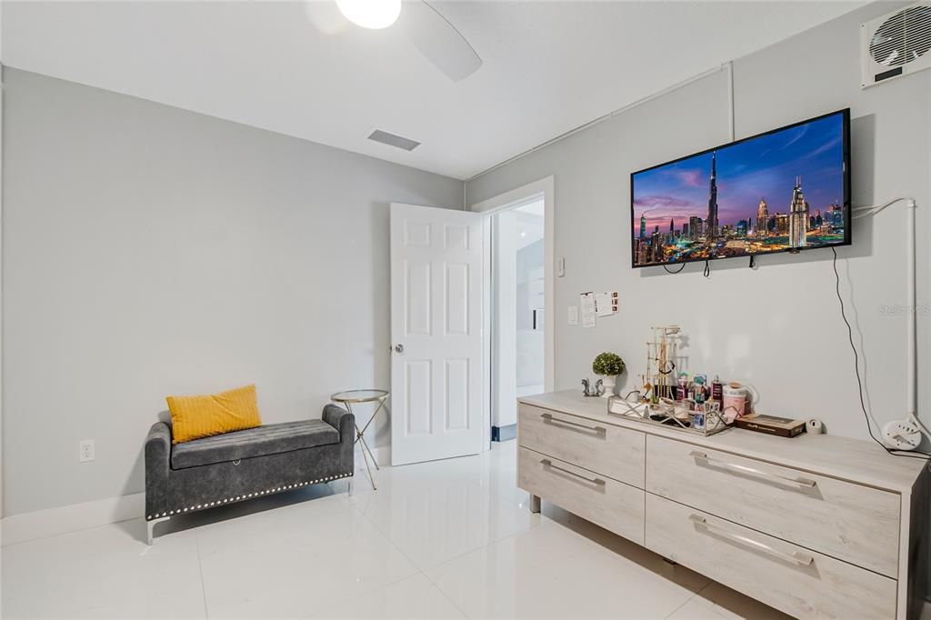 En Venta: $395,500 (4 camas, 2 baños, 1770 Pies cuadrados)