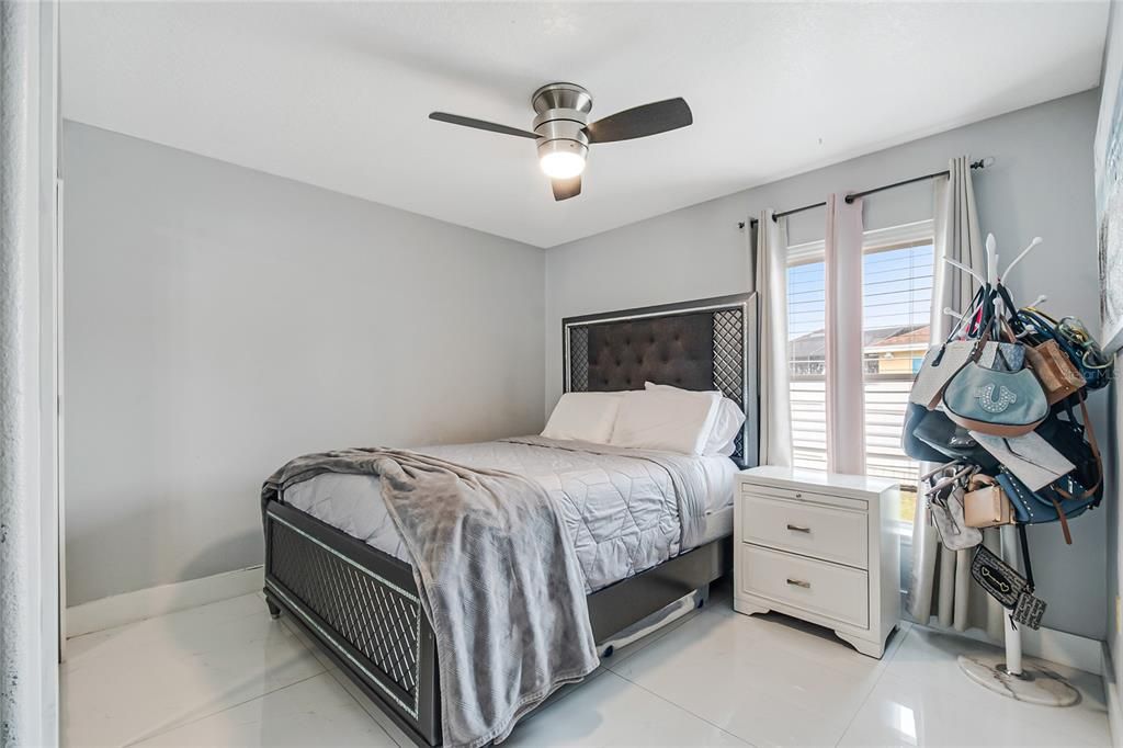 En Venta: $395,500 (4 camas, 2 baños, 1770 Pies cuadrados)