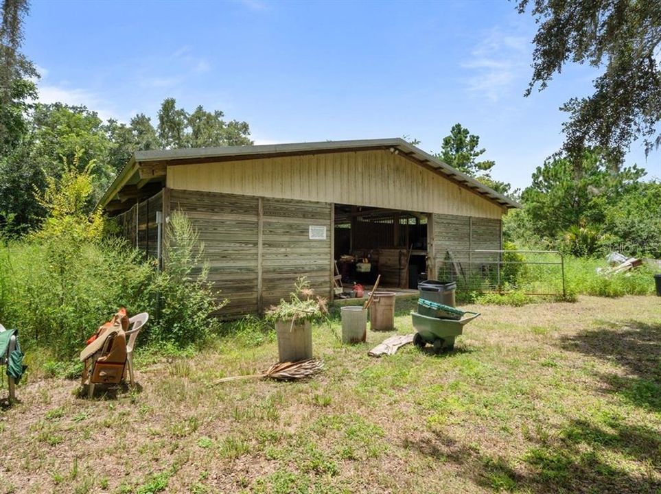 На продажу: $399,400 (9.31 acres)