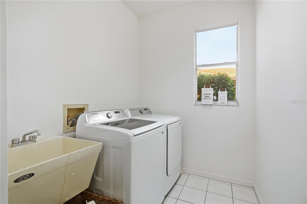 For Sale: $625,000 (3 beds, 2 baths, 2137 Square Feet)