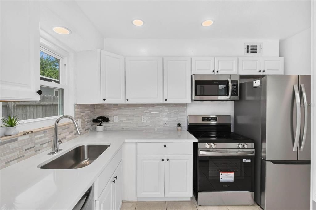 For Sale: $389,900 (3 beds, 2 baths, 1092 Square Feet)