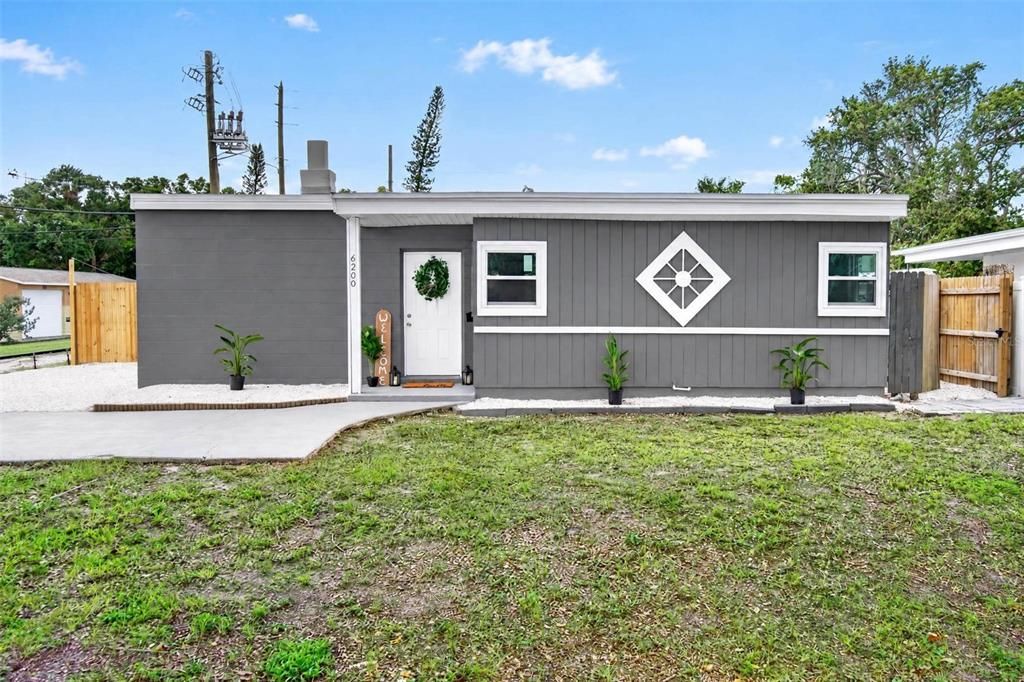 For Sale: $389,900 (3 beds, 2 baths, 1092 Square Feet)