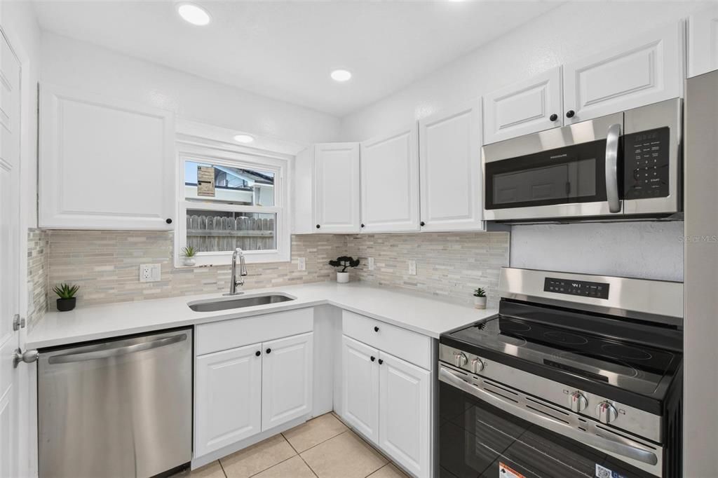 For Sale: $389,900 (3 beds, 2 baths, 1092 Square Feet)