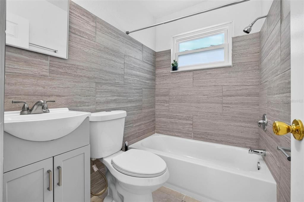For Sale: $389,900 (3 beds, 2 baths, 1092 Square Feet)