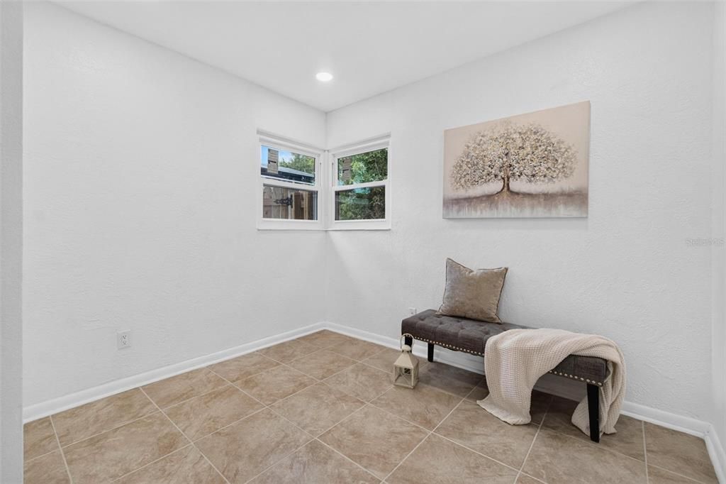 For Sale: $389,900 (3 beds, 2 baths, 1092 Square Feet)