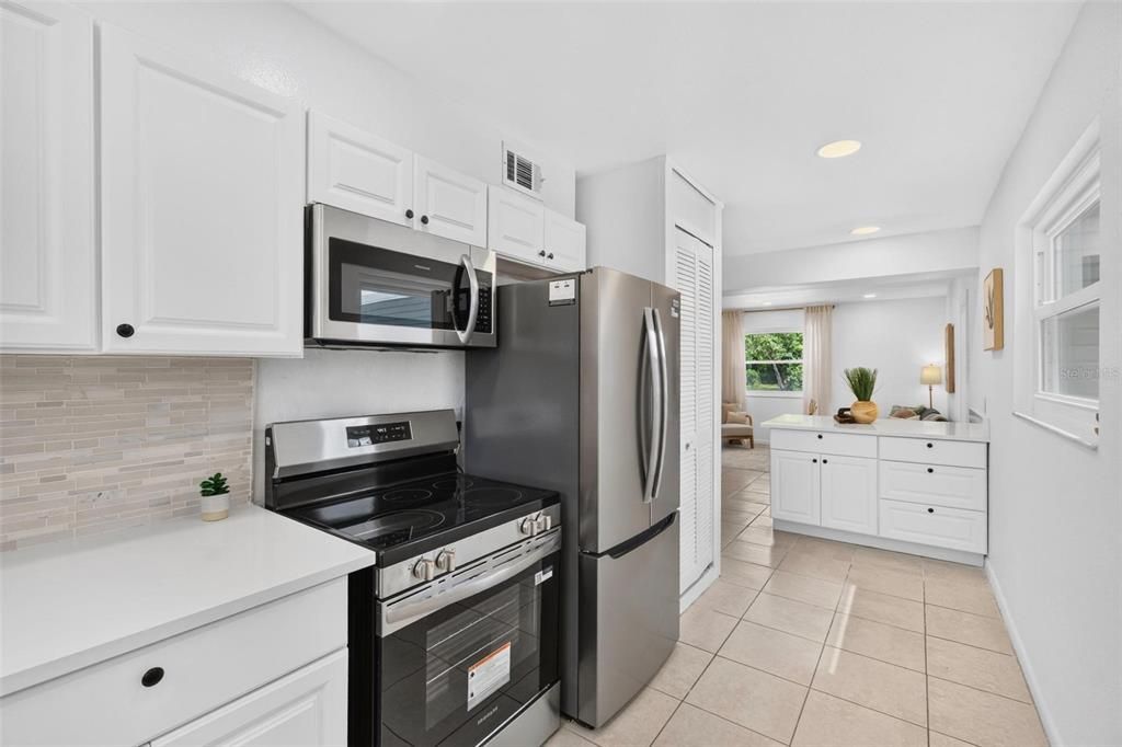For Sale: $389,900 (3 beds, 2 baths, 1092 Square Feet)