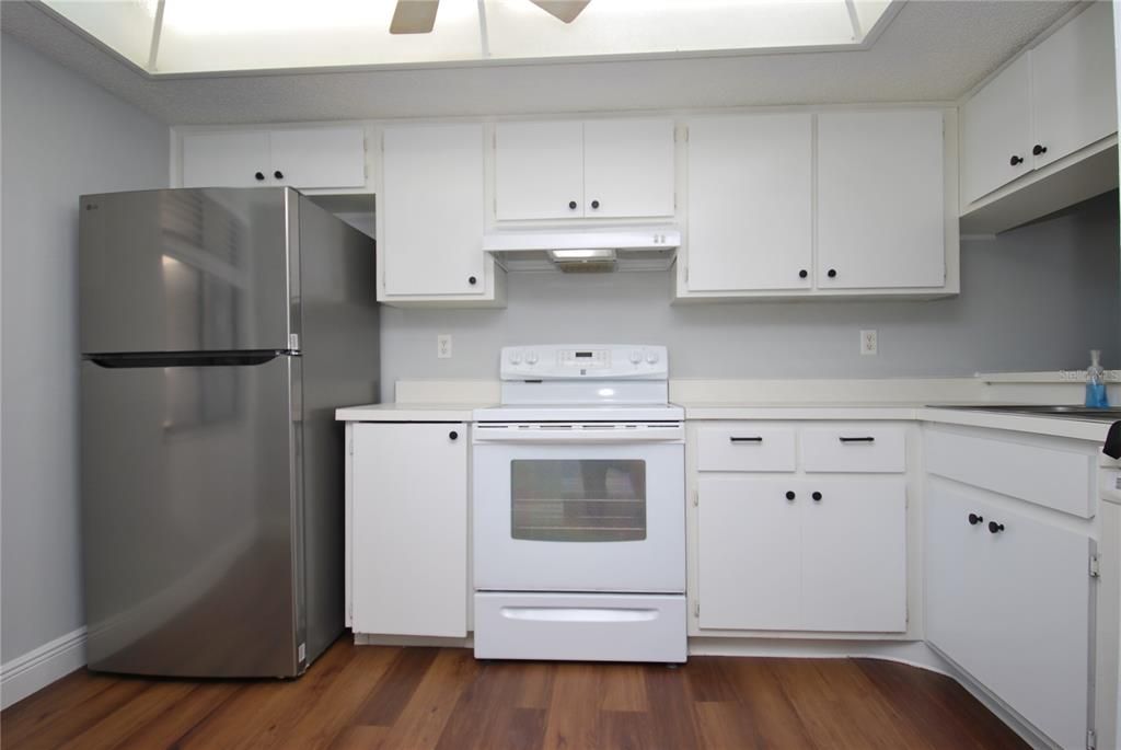 В аренду: $1,600 (2 спален, 2 ванн, 1094 Квадратных фут)