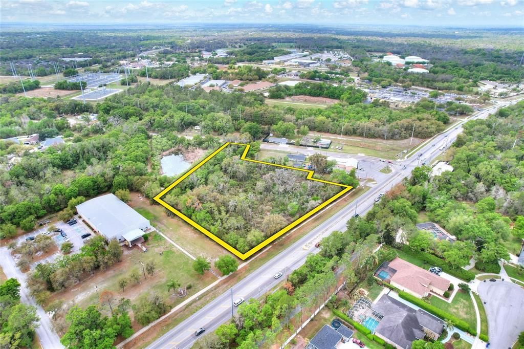 待售: $925,000 (2.92 acres)