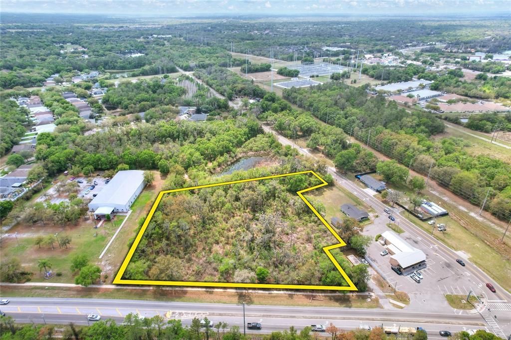 待售: $925,000 (2.92 acres)