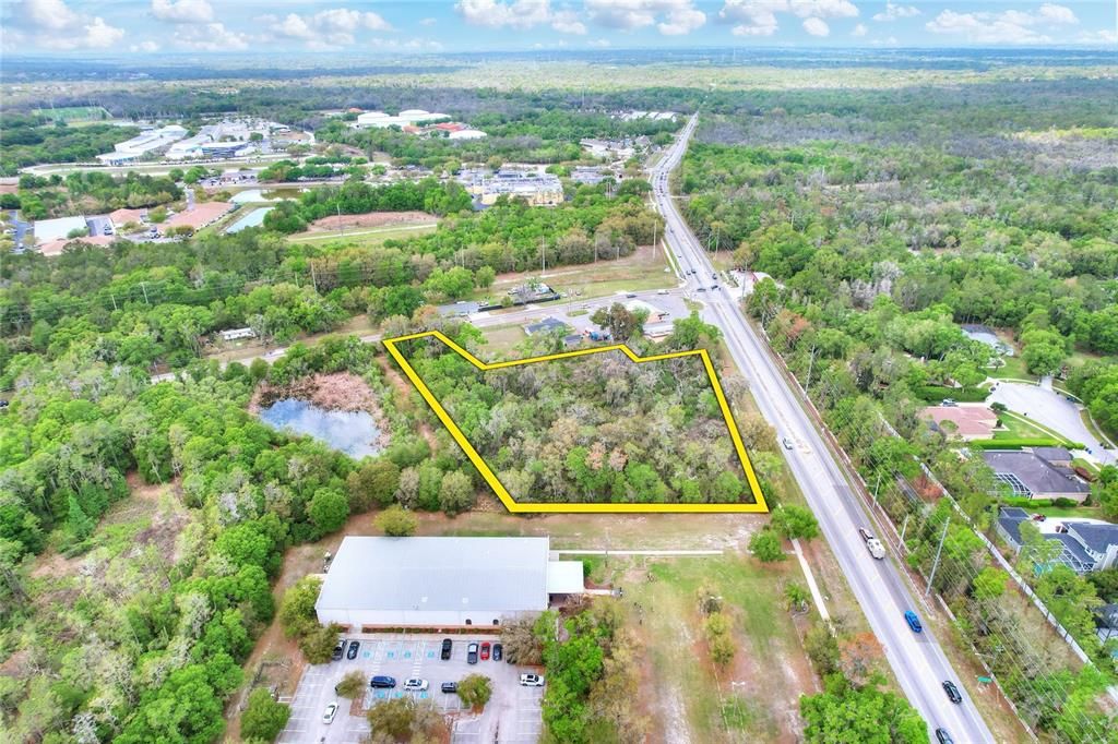 待售: $925,000 (2.92 acres)