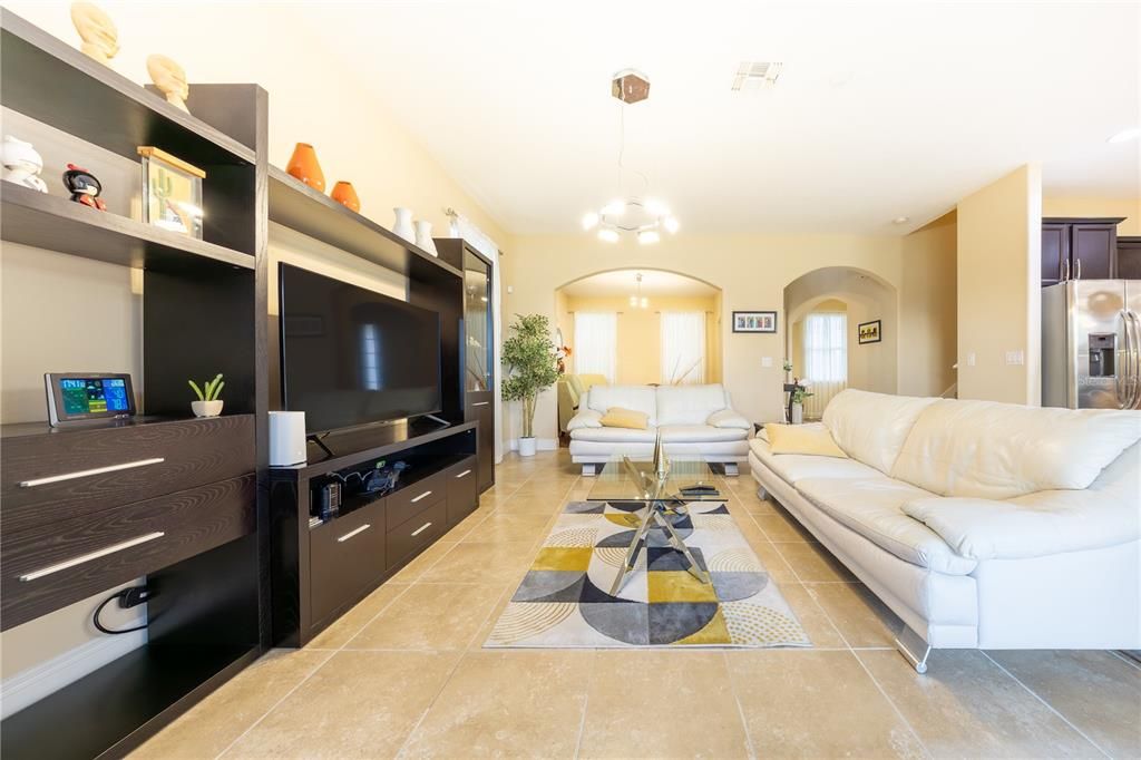 На продажу: $449,990 (4 спален, 2 ванн, 2599 Квадратных фут)