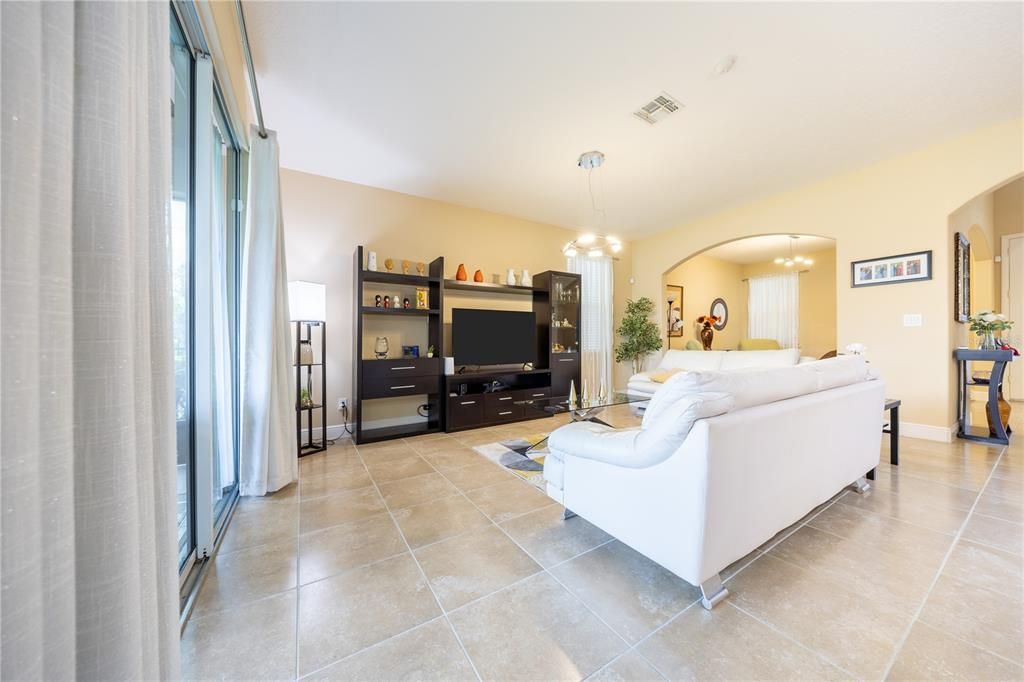 На продажу: $449,990 (4 спален, 2 ванн, 2599 Квадратных фут)