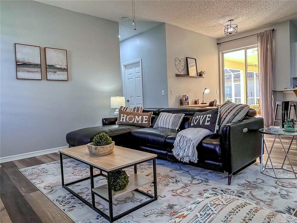 For Sale: $425,000 (3 beds, 2 baths, 1876 Square Feet)