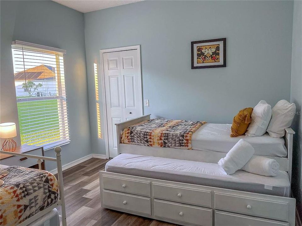 For Sale: $425,000 (3 beds, 2 baths, 1876 Square Feet)