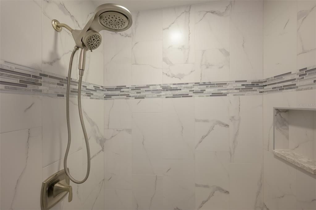 For Sale: $399,900 (2 beds, 1 baths, 1085 Square Feet)