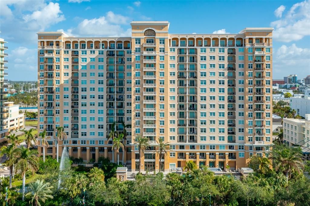 For Sale: $399,900 (2 beds, 1 baths, 1085 Square Feet)