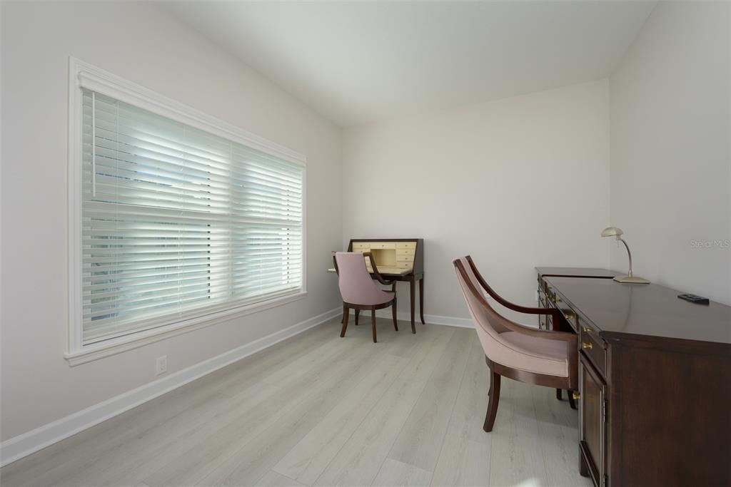For Sale: $399,900 (2 beds, 1 baths, 1085 Square Feet)