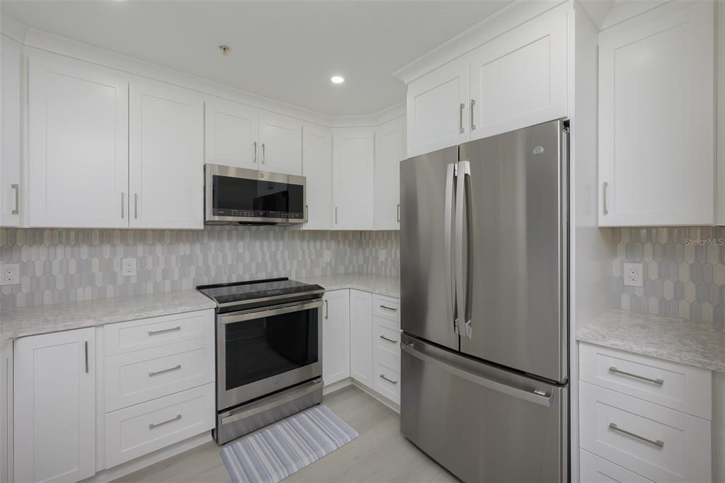 For Sale: $399,900 (2 beds, 1 baths, 1085 Square Feet)