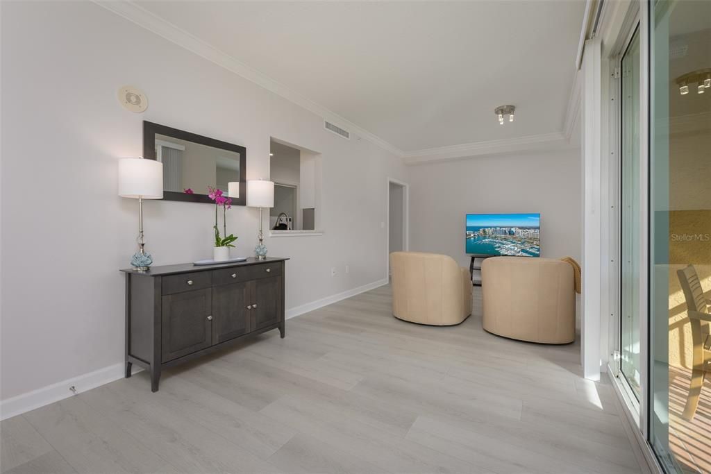 For Sale: $399,900 (2 beds, 1 baths, 1085 Square Feet)