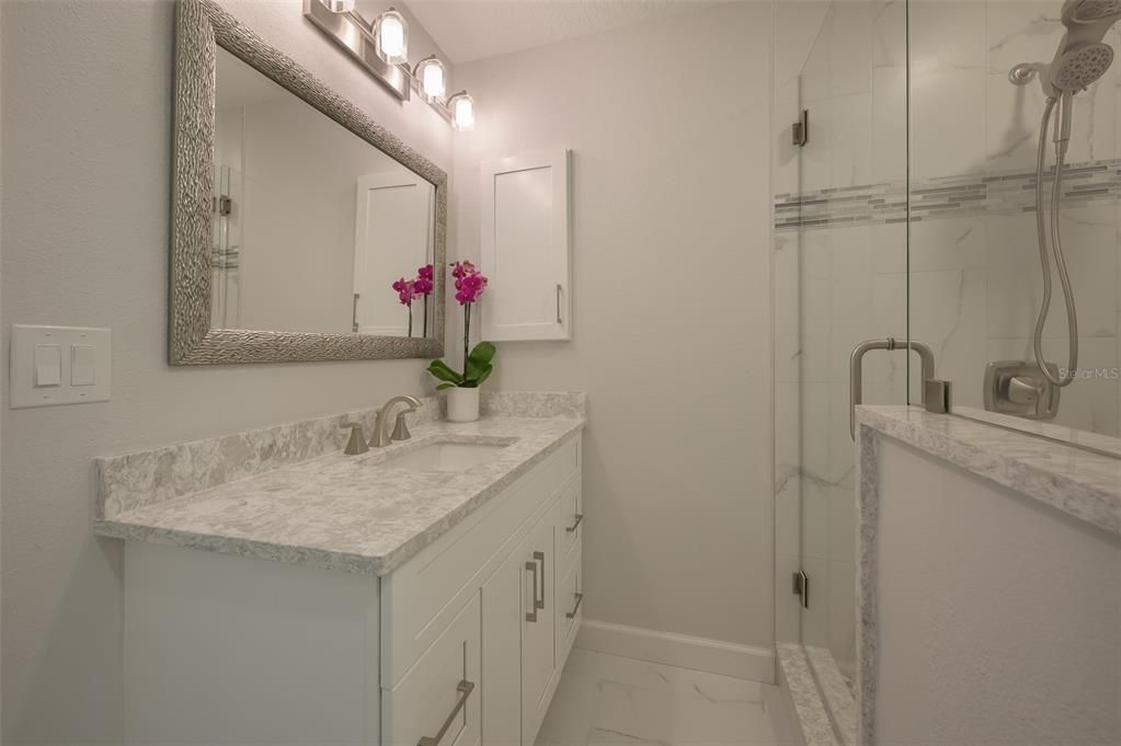For Sale: $399,900 (2 beds, 1 baths, 1085 Square Feet)