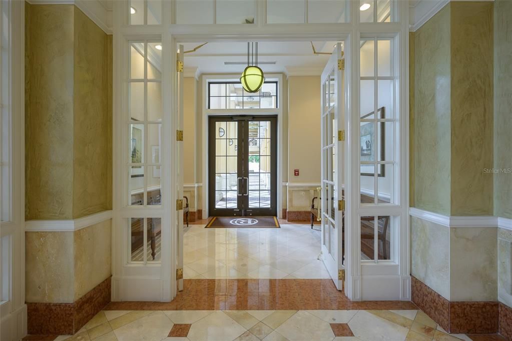 For Sale: $399,900 (2 beds, 1 baths, 1085 Square Feet)