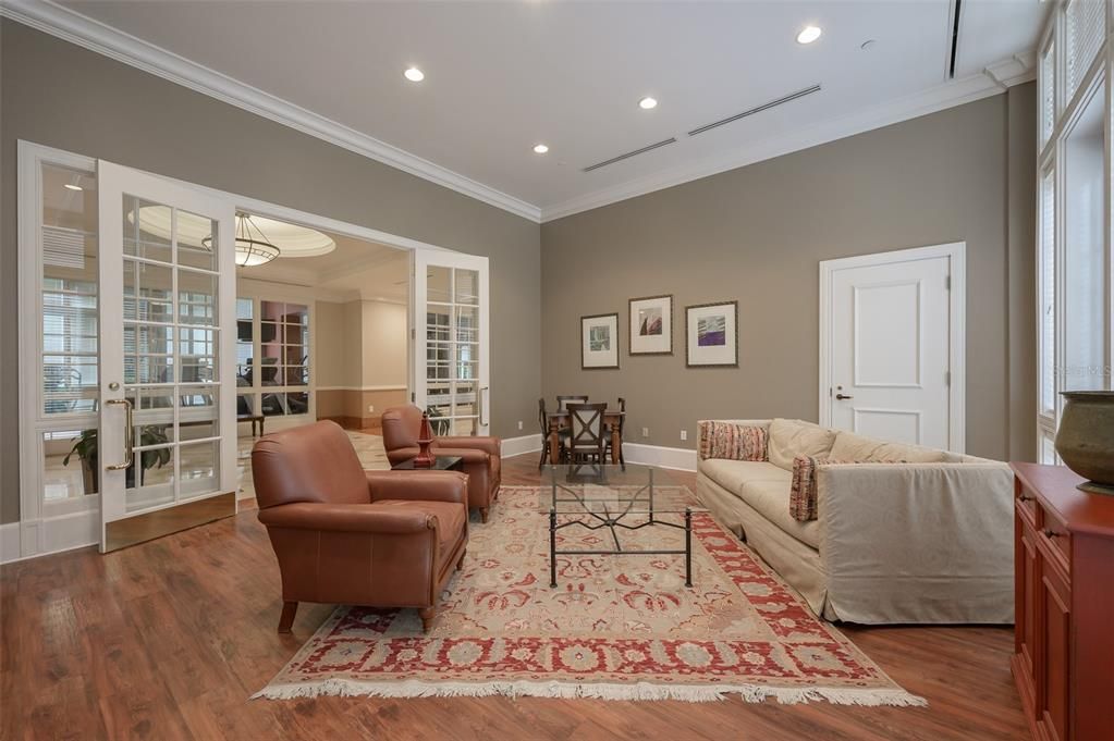 For Sale: $399,900 (2 beds, 1 baths, 1085 Square Feet)