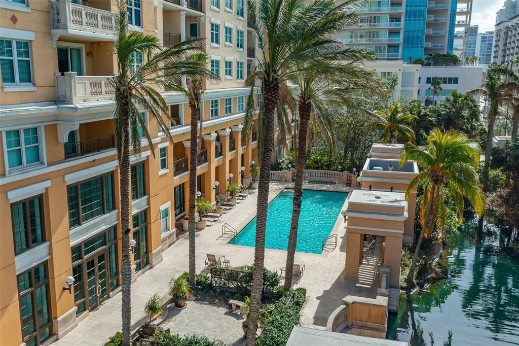 For Sale: $399,900 (2 beds, 1 baths, 1085 Square Feet)
