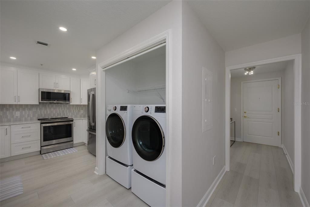 For Sale: $399,900 (2 beds, 1 baths, 1085 Square Feet)