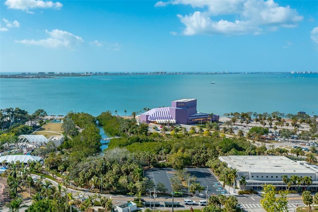 For Sale: $399,900 (2 beds, 1 baths, 1085 Square Feet)