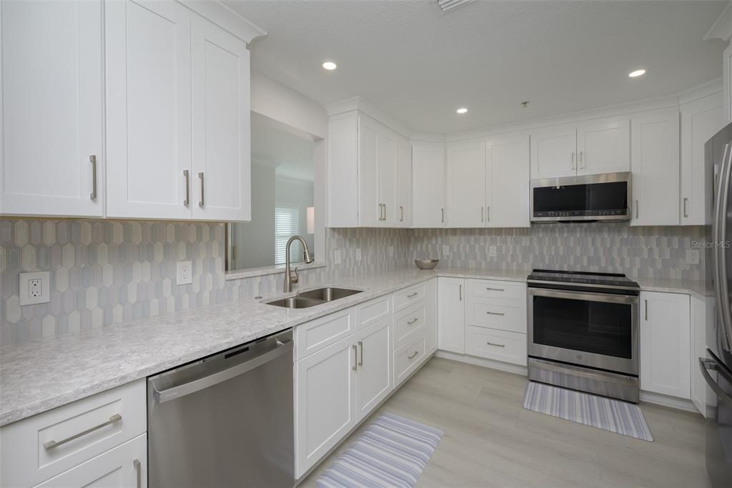 For Sale: $399,900 (2 beds, 1 baths, 1085 Square Feet)