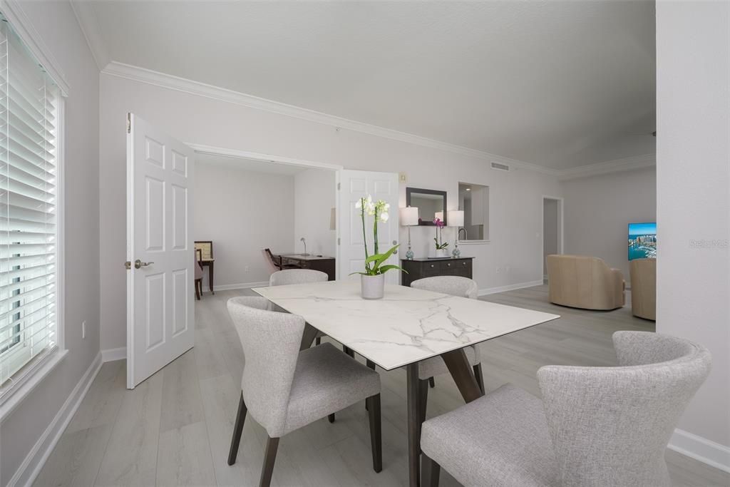 For Sale: $399,900 (2 beds, 1 baths, 1085 Square Feet)