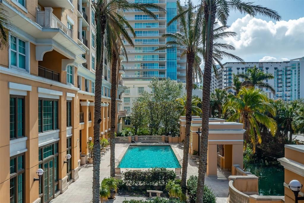 For Sale: $399,900 (2 beds, 1 baths, 1085 Square Feet)