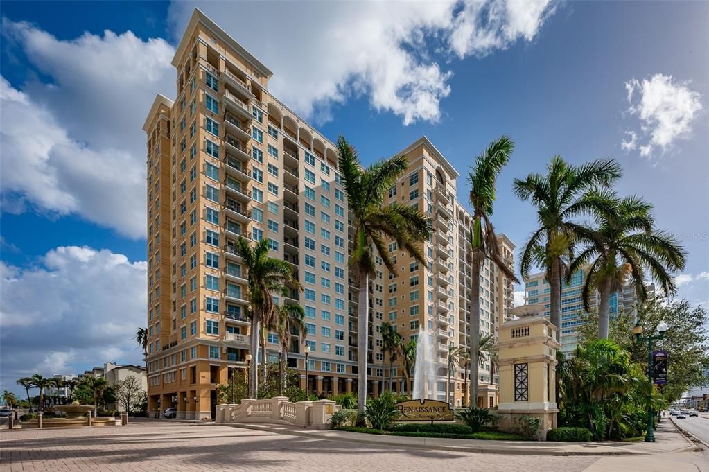 For Sale: $399,900 (2 beds, 1 baths, 1085 Square Feet)
