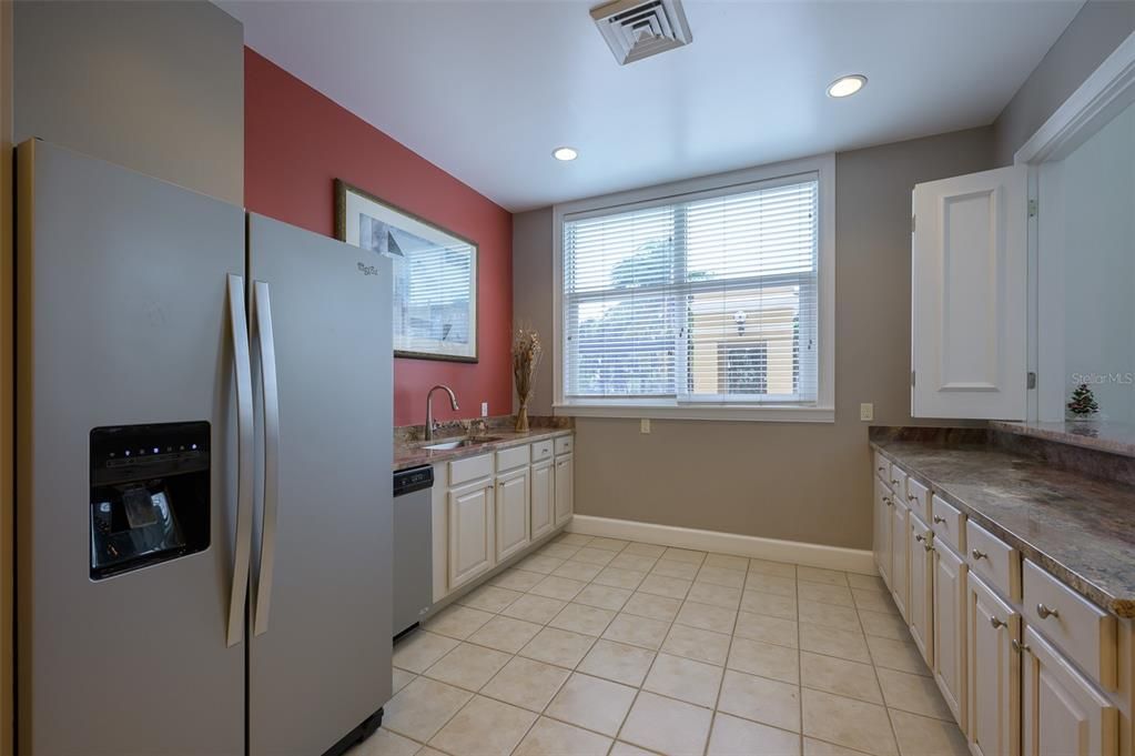 For Sale: $399,900 (2 beds, 1 baths, 1085 Square Feet)