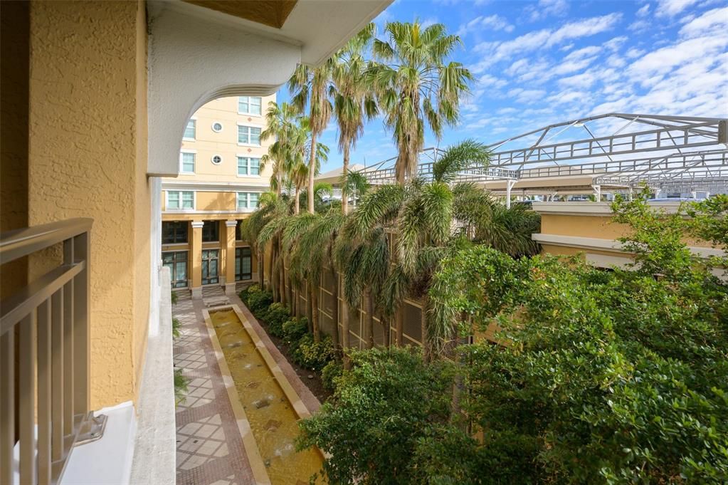 For Sale: $399,900 (2 beds, 1 baths, 1085 Square Feet)