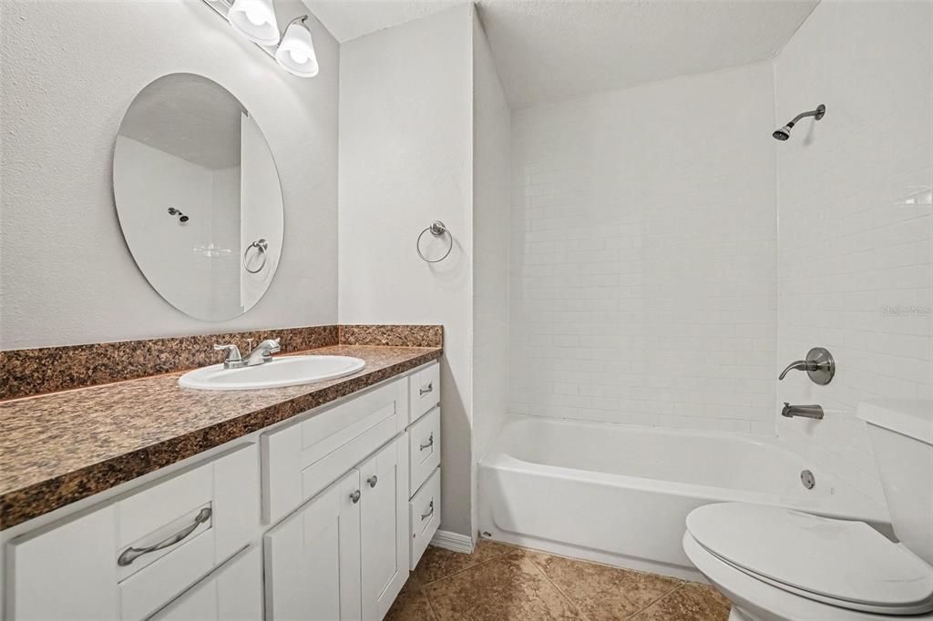 For Sale: $349,900 (2 beds, 2 baths, 1226 Square Feet)