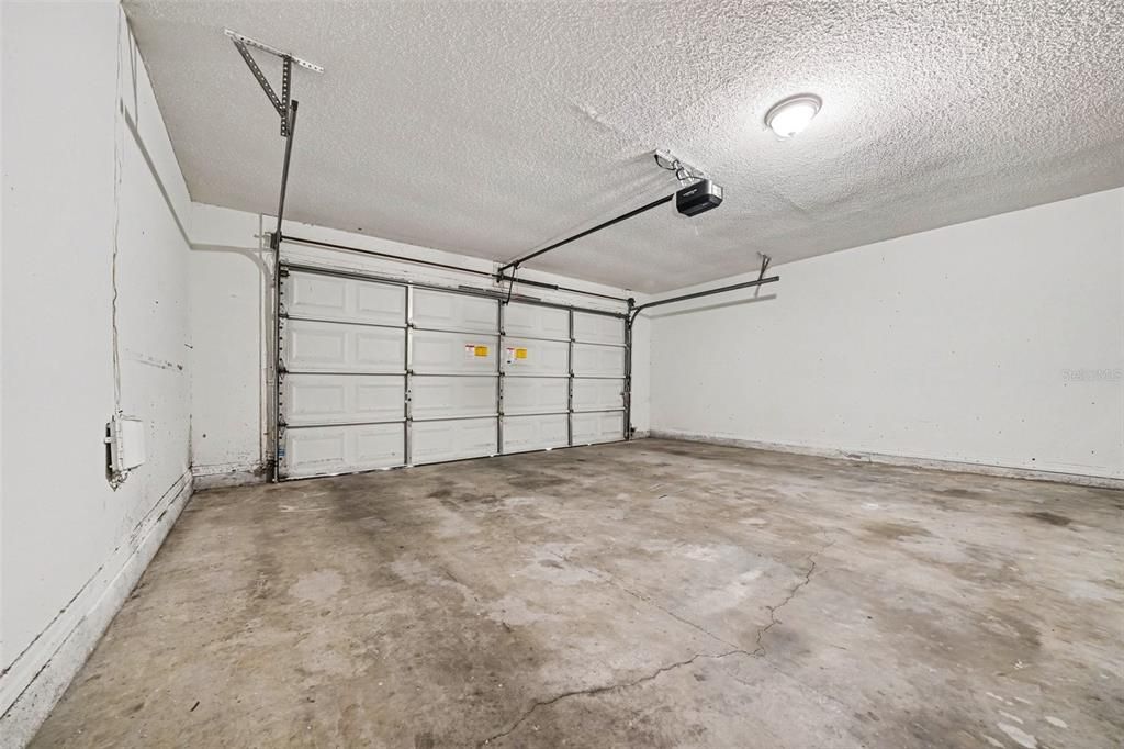 For Sale: $349,900 (2 beds, 2 baths, 1226 Square Feet)