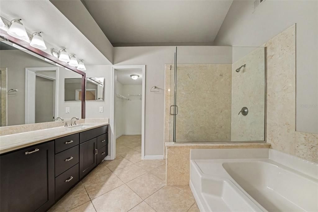 For Sale: $349,900 (2 beds, 2 baths, 1226 Square Feet)