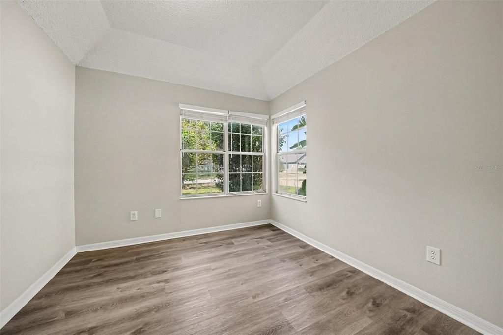 For Sale: $349,900 (2 beds, 2 baths, 1226 Square Feet)