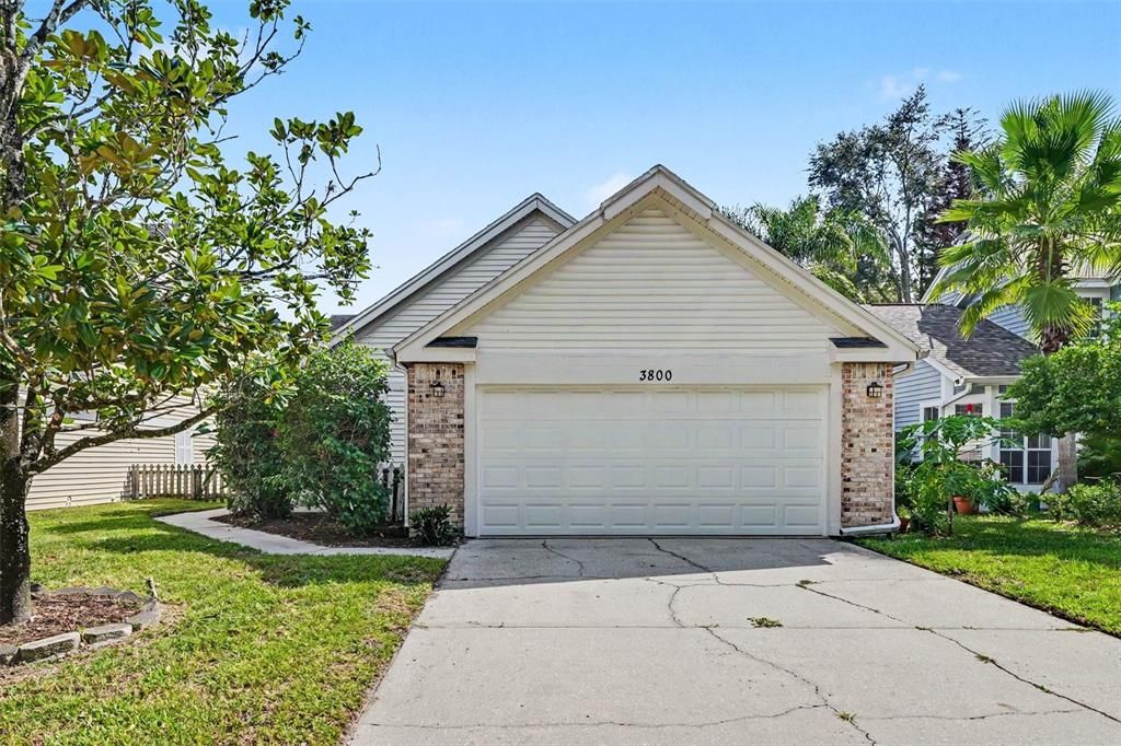 For Sale: $349,900 (2 beds, 2 baths, 1226 Square Feet)