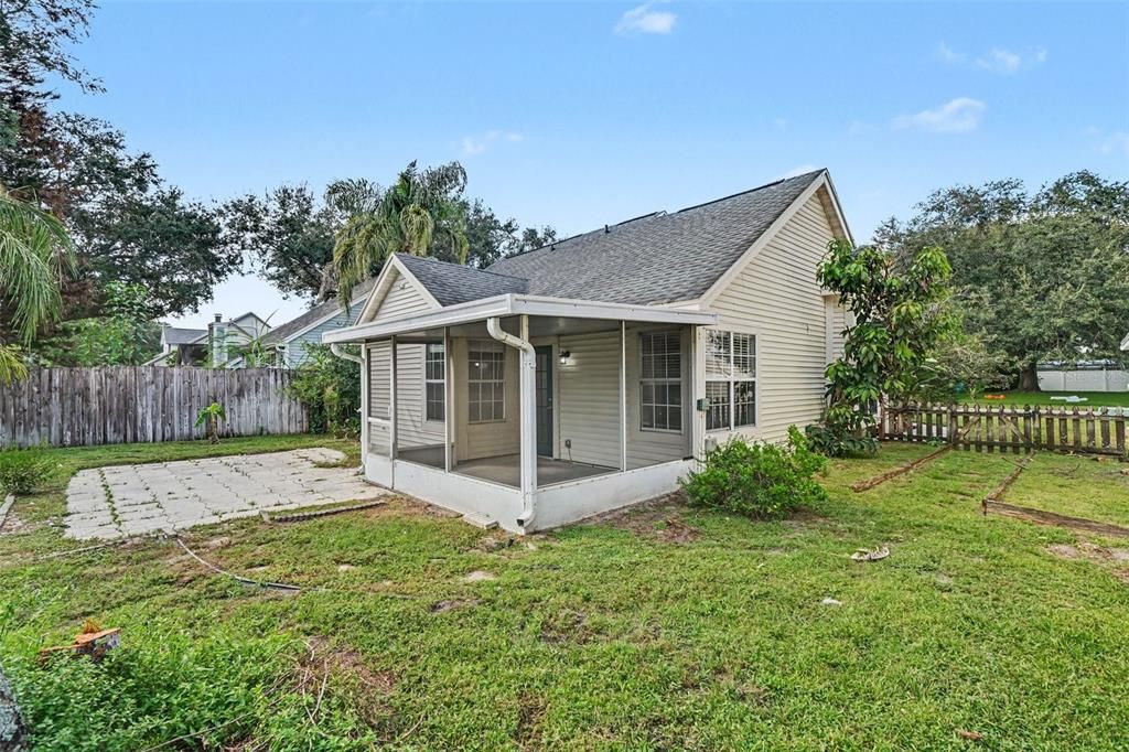 For Sale: $349,900 (2 beds, 2 baths, 1226 Square Feet)