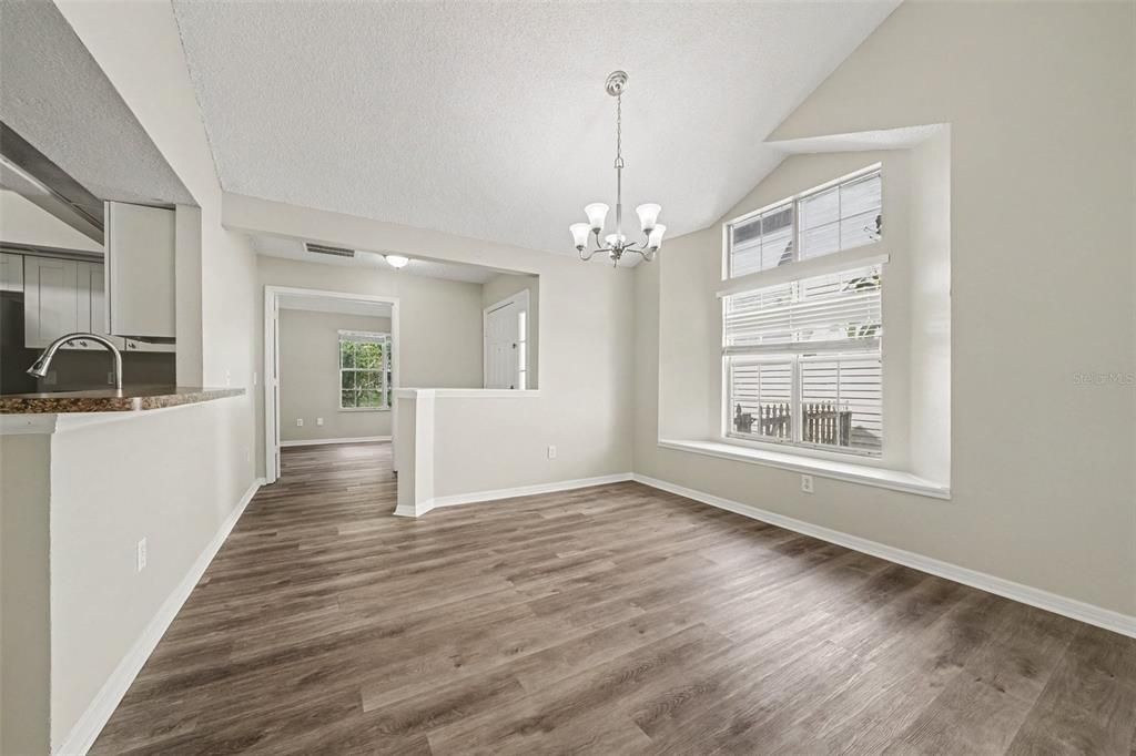 For Sale: $349,900 (2 beds, 2 baths, 1226 Square Feet)