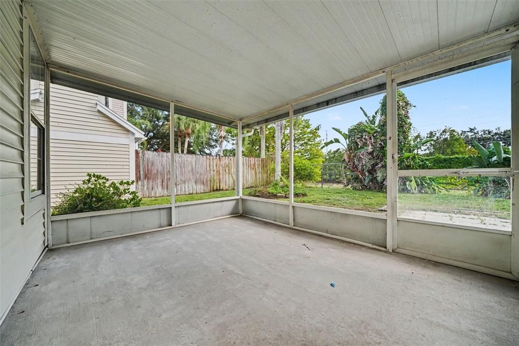 For Sale: $349,900 (2 beds, 2 baths, 1226 Square Feet)