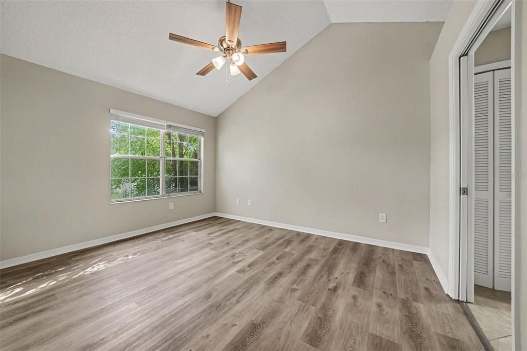 For Sale: $349,900 (2 beds, 2 baths, 1226 Square Feet)