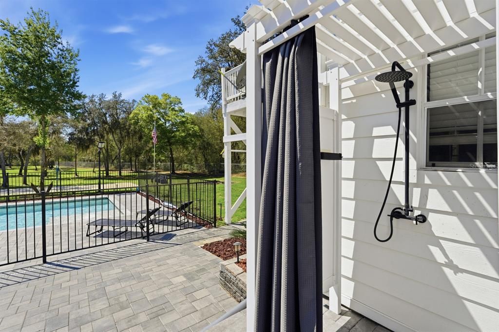 For Sale: $1,199,000 (7 beds, 4 baths, 4576 Square Feet)