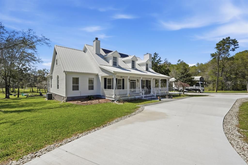 For Sale: $1,199,000 (7 beds, 4 baths, 4576 Square Feet)