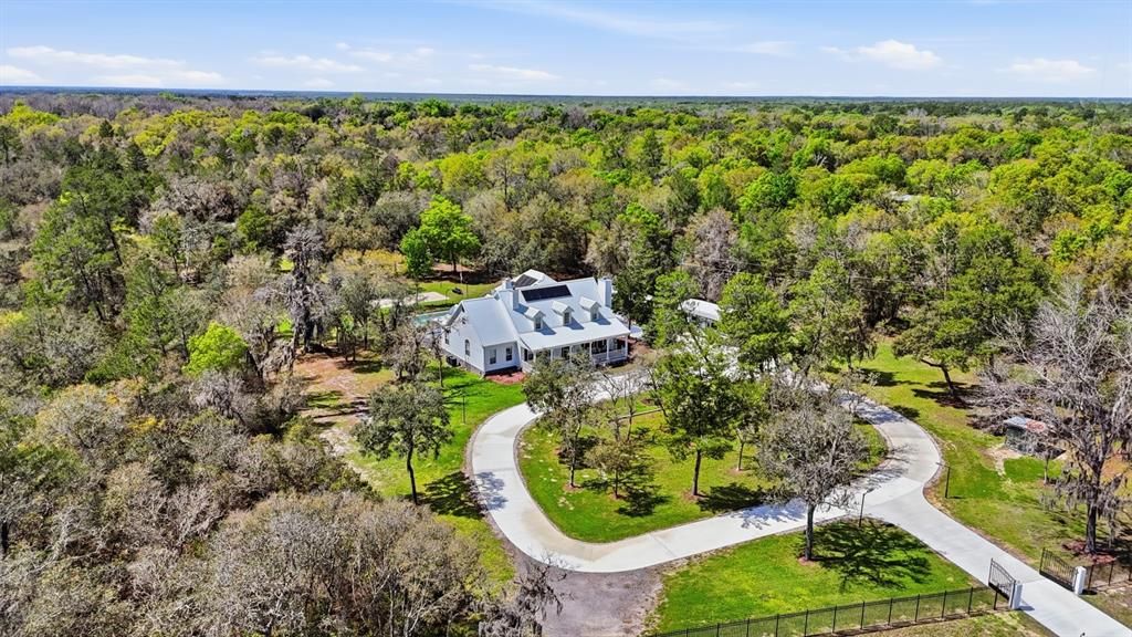 For Sale: $1,199,000 (7 beds, 4 baths, 4576 Square Feet)